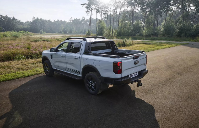 2025-Ford-Ranger-PHEV-3.PNG