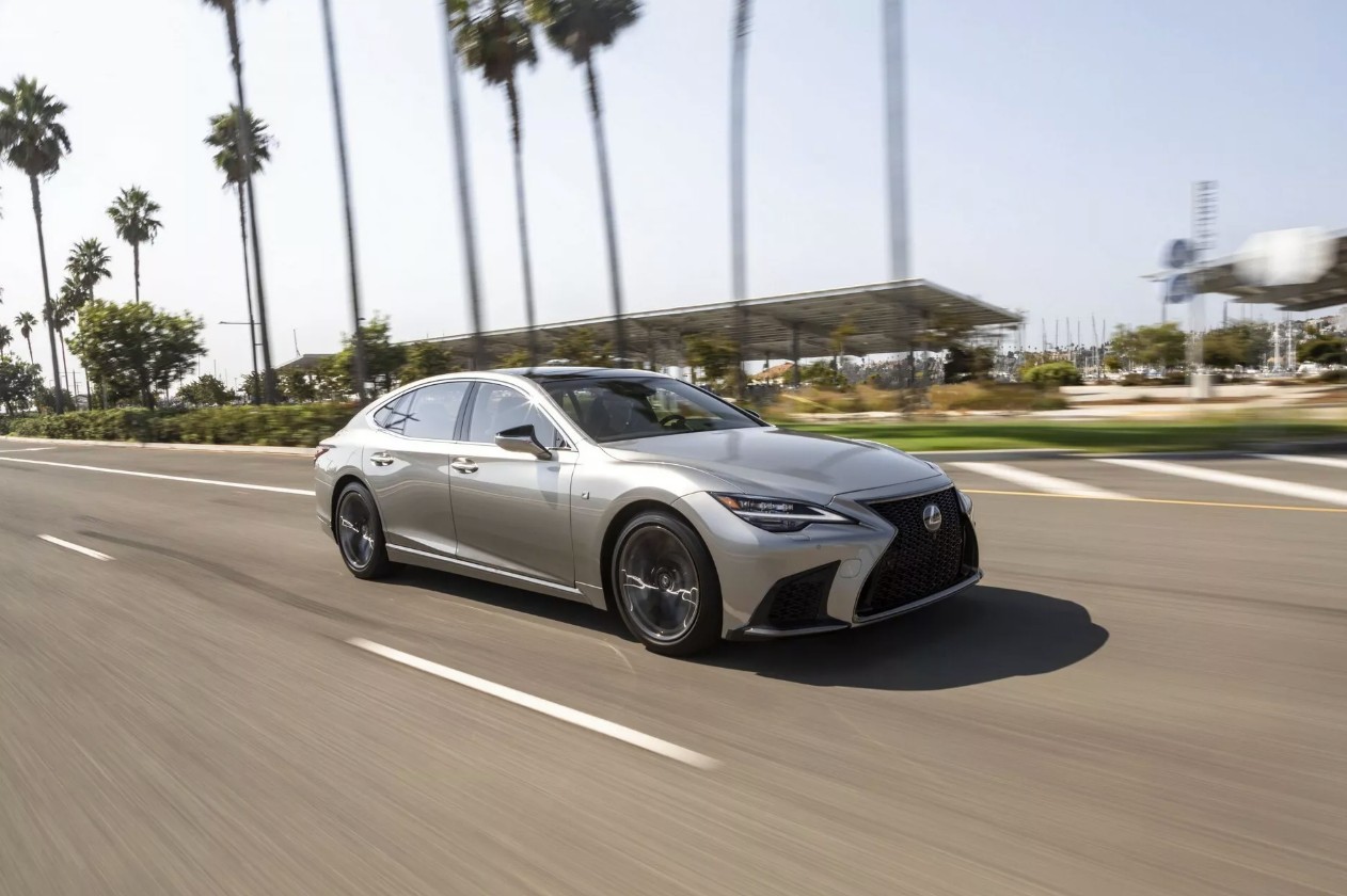 2025-Lexus-LS 2.jpg