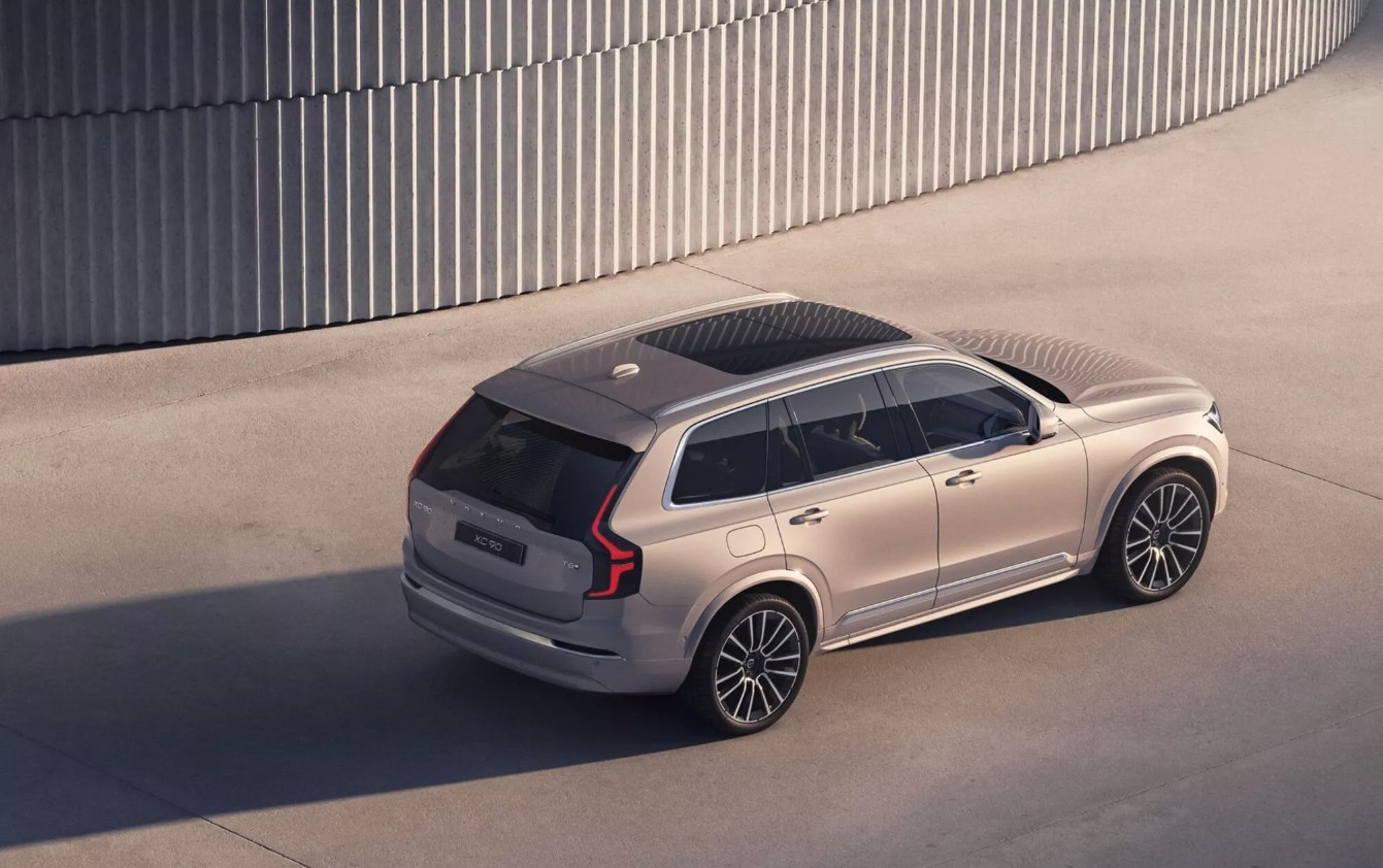 2025-Volvo-XC90-facelift-00006-2048x1283.jpg