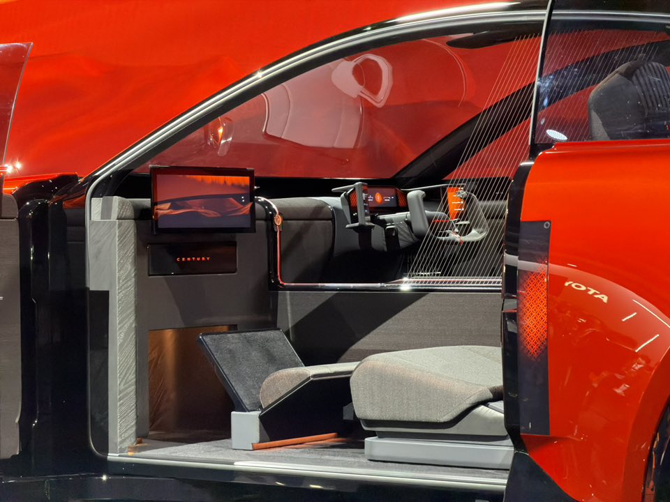 CENTURY – CONCEPT CAR 6.jpg