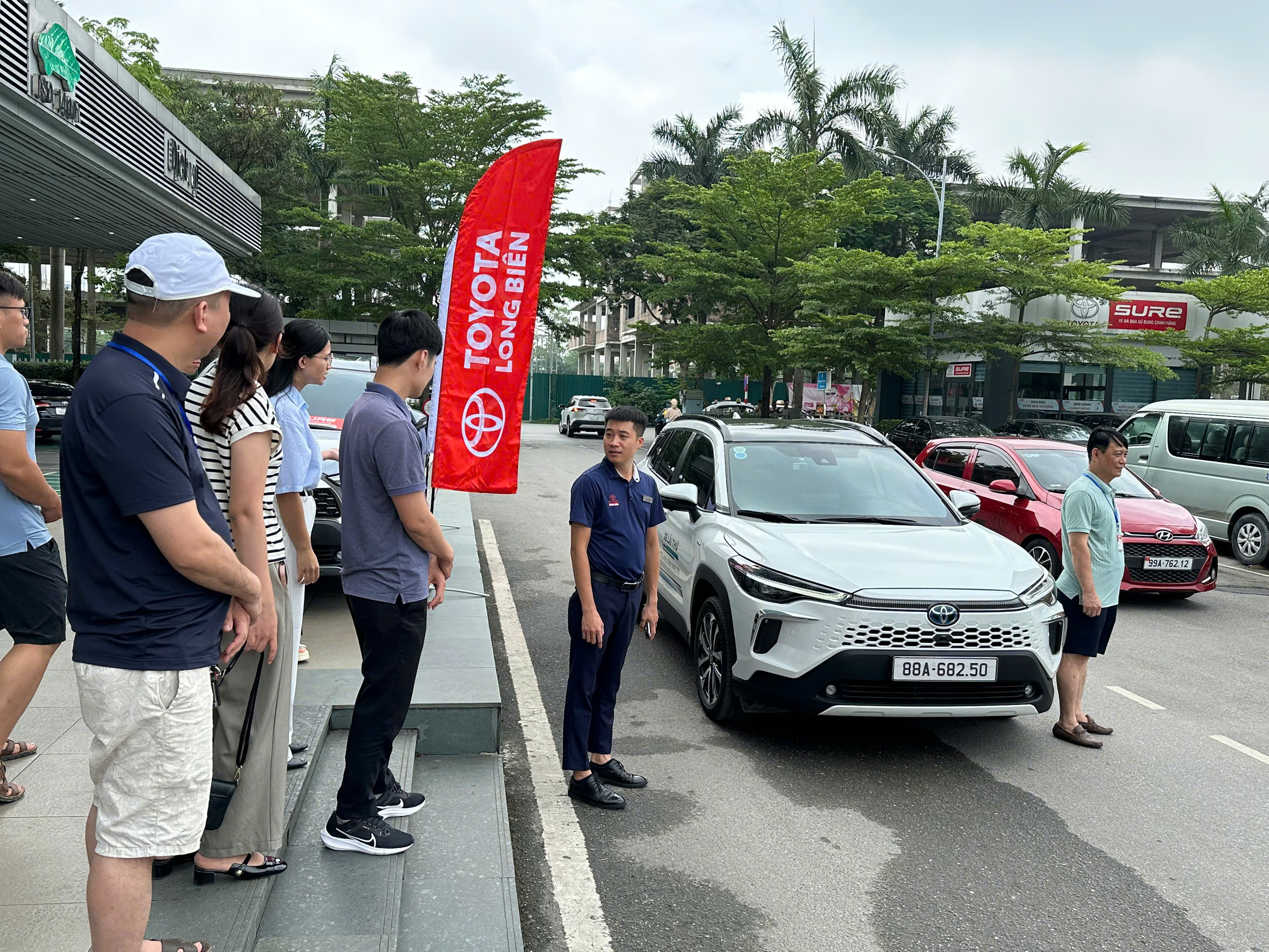 corolla-cross.jpg