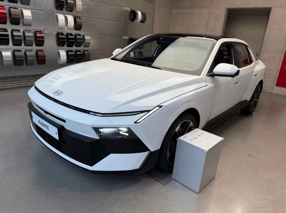 Hyundai Elantra 2027 (2).png