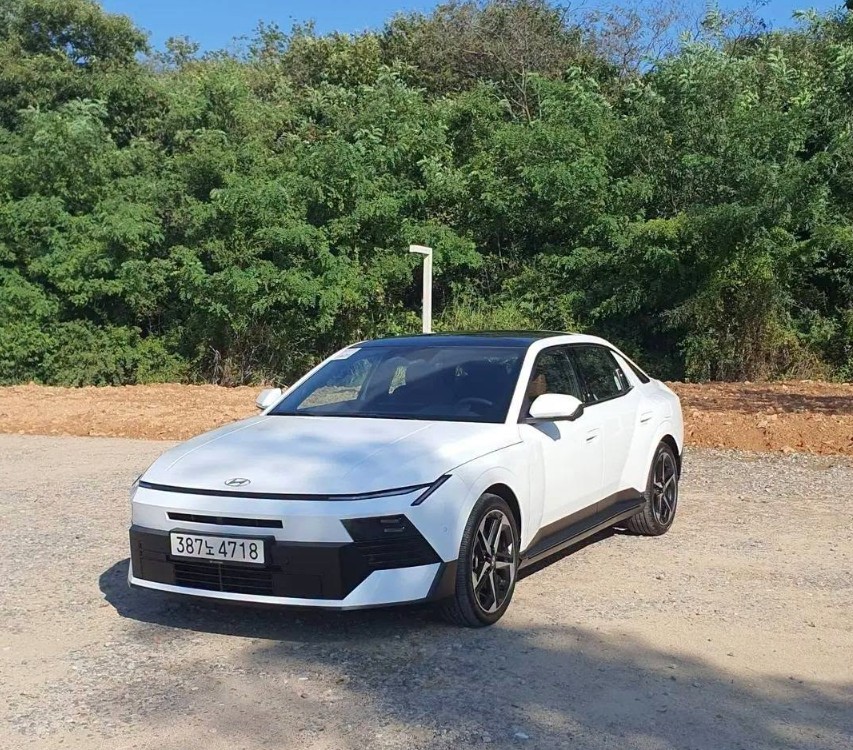 Hyundai Elantra 2027aa11.jpg