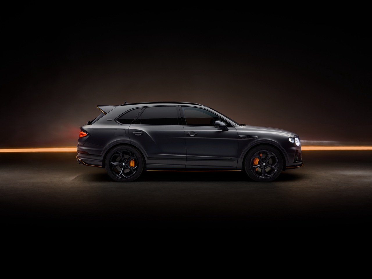 jpeg-Imagery_Bentayga Black Edition_24MY_Bentayga S Black Edition - Profile lớn.jpeg