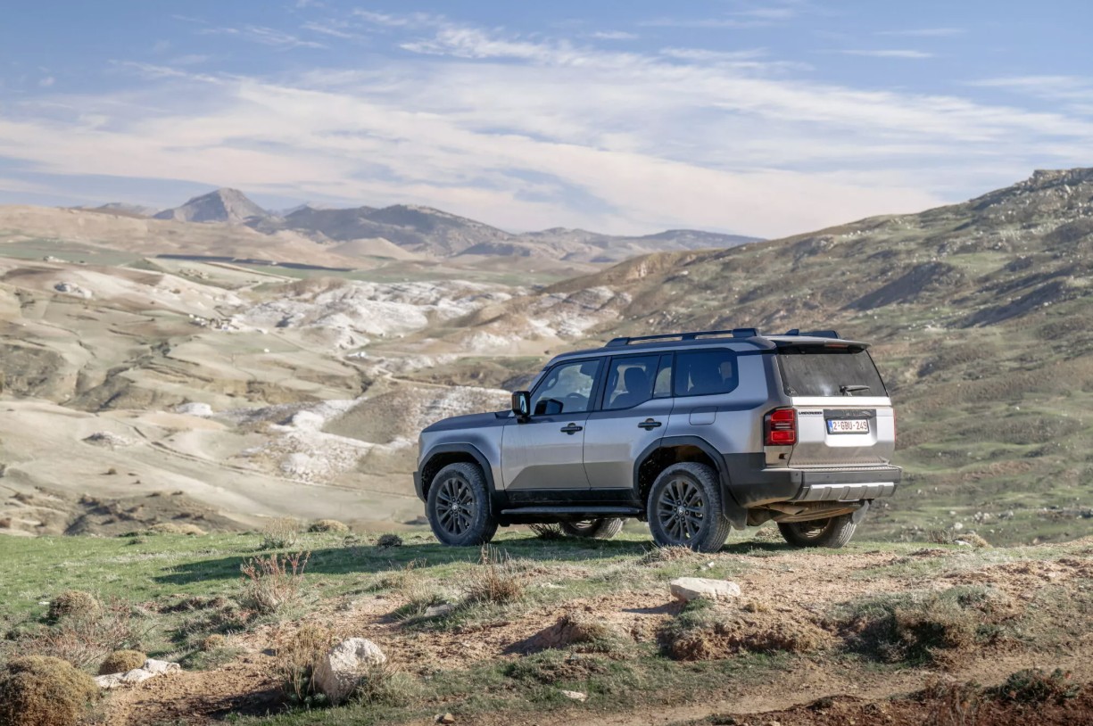 Land Cruiser 12.JPG