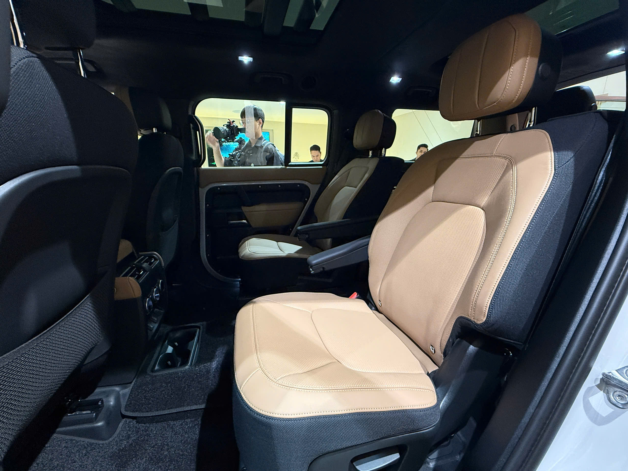 Land Rover Defender 2026 8.jpg