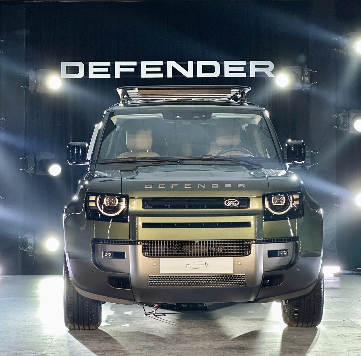 Land Rover Defender 2026 .png