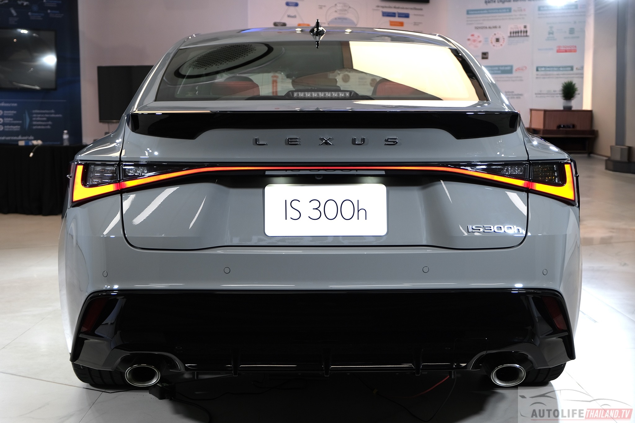 Lexus IS300h 2026 7.jpg