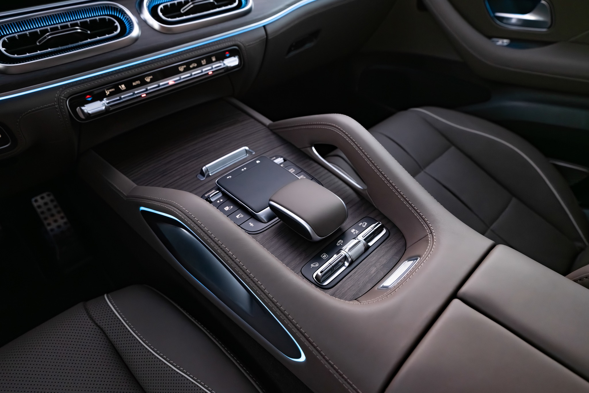 Mercedes-Benz GLS 14.jpg