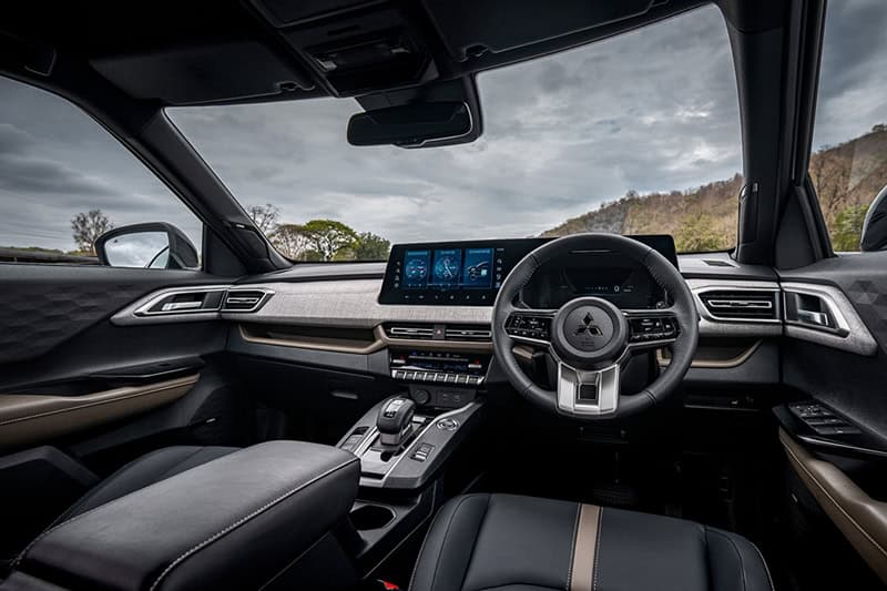 Mitsubishi xFORCE HEV-a6.jpg