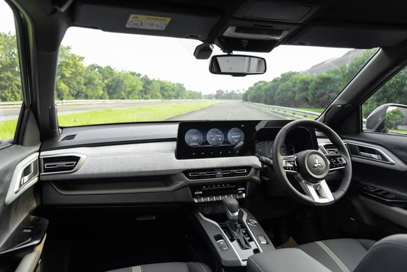 Mitsubishi xFORCE HEV-a8.jpg