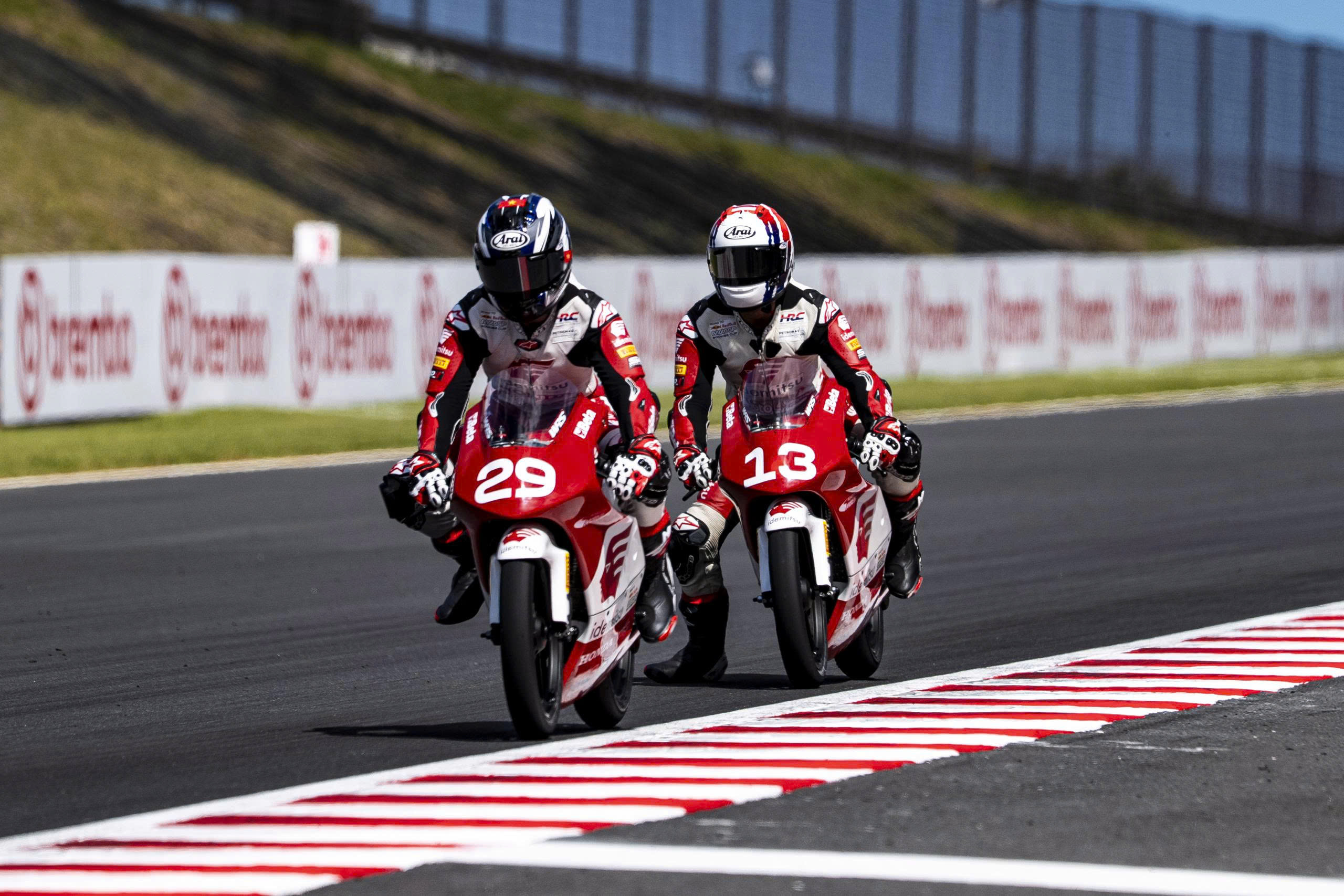 Moto474975061_1803660971639253653_g7759343316585312572_27c7425137a11880a60dcdf91f8bf661.jpg