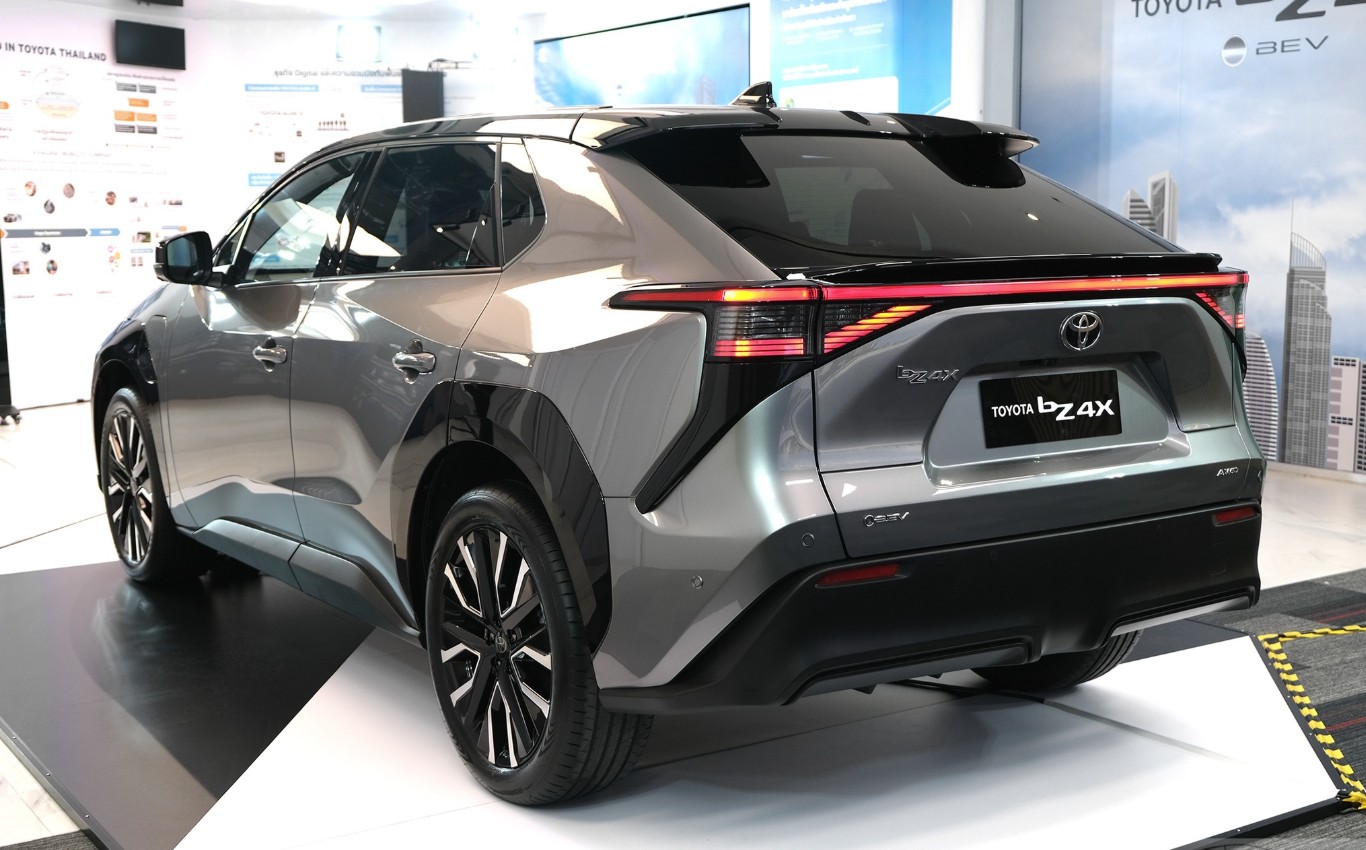 Toyota bZ4X 2026 2.jpg