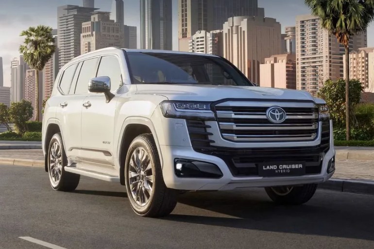 Toyota Land Cruiser 300 HEV-2.jpg