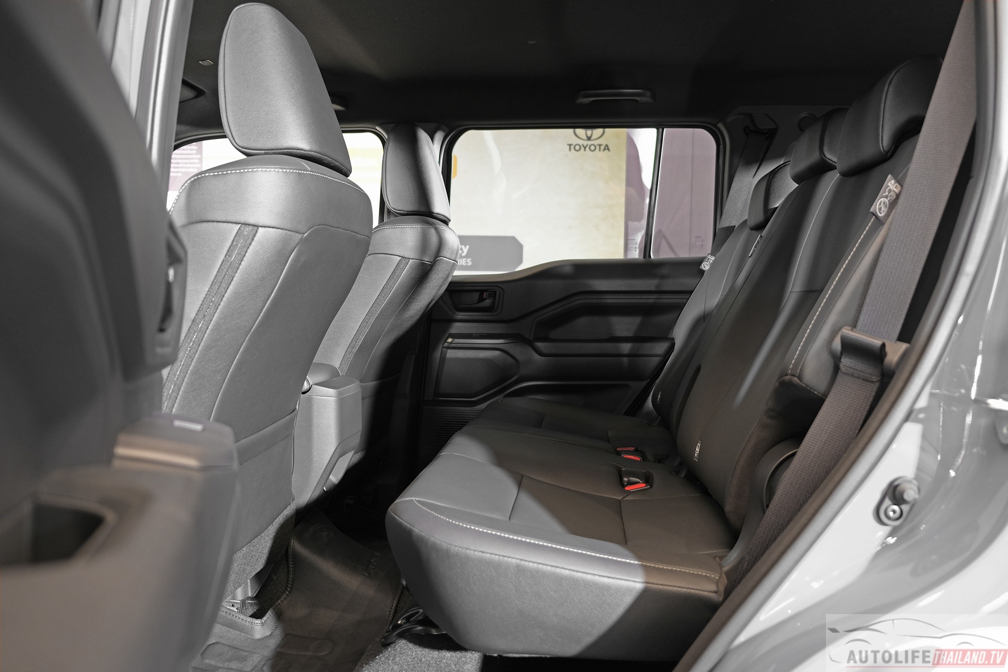 Toyota Land Cruiser FJ 2026 6.jpg