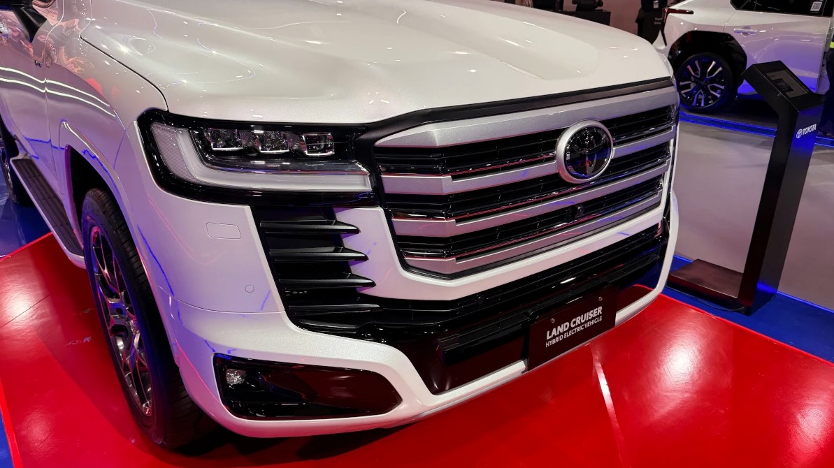 toyota-land-cruiser-hybyrid-2026-pims 3.jpg