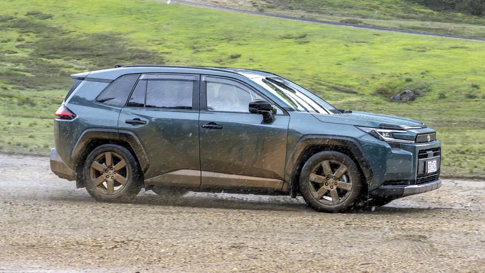 Toyota RAV4 Hybrid 2026 3.jpg