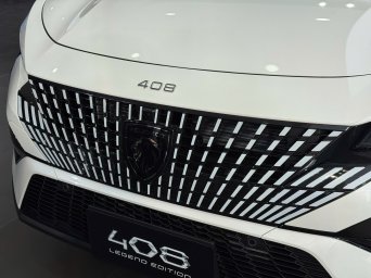 Peugeot 408 Legend Edition (3).jpg