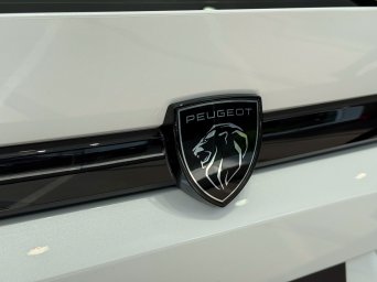 Peugeot 408 Legend Edition (11).jpg