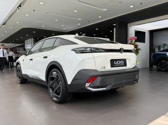 Peugeot 408 Legend Edition (6).jpg