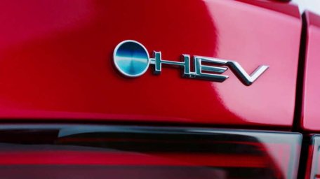 Toyota-Yaris-Ativa-HEV-teaser-Thailand-2-850x478.jpg