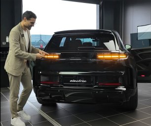 Porsche Cayenne Electric EV 2.jpg