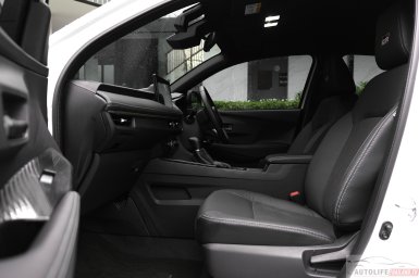 Toyota Yaris ATIV HEV 10.jpg