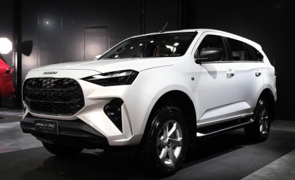 Isuzu MU-X 3.jpg