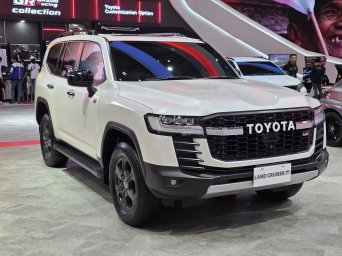 Toyota Land Cruiser 300 GR Sport 6.jpg