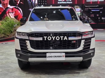 Toyota Land Cruiser 300 GR Sport 7.jpg