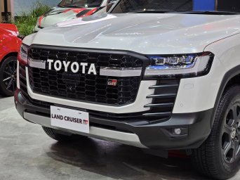 Toyota Land Cruiser 300 GR Sport 8.jpg