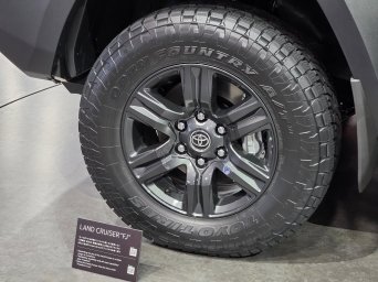 Toyota Land Cruiser FJ 12.jpg