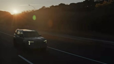 Mitsubishi-Pajero-Teaser 2.jpg