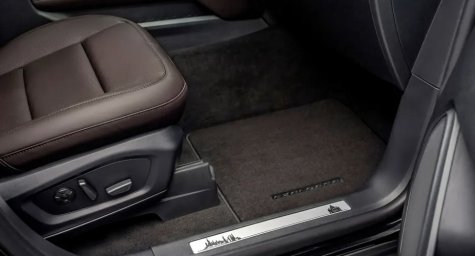 ford-explorer_pope-leo-xiv-exterior 4.jpg