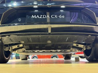 Mazda CX-6e 7.jpg