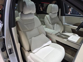Toyota BZ3X 10.jpg