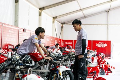 Moto4 3.jpg