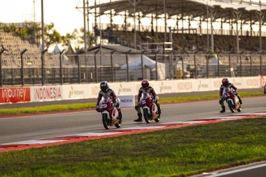 Moto4-3.jpg
